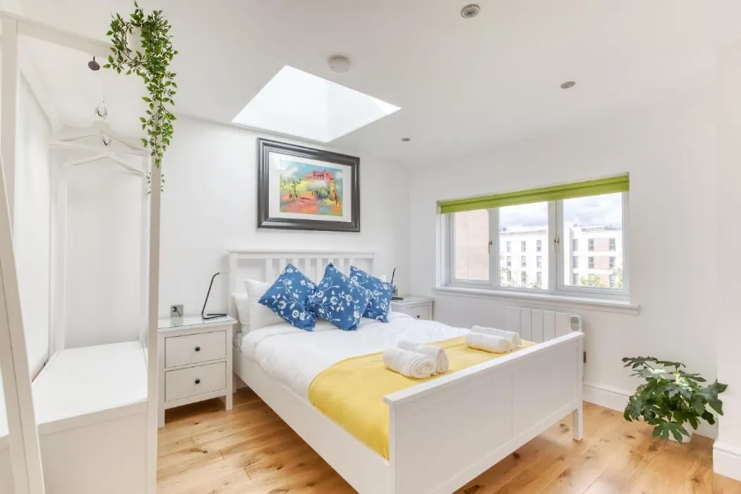 אדינבורו Central Bright 3 Bed Flat With Pool & Parking 0*,  בריטניה