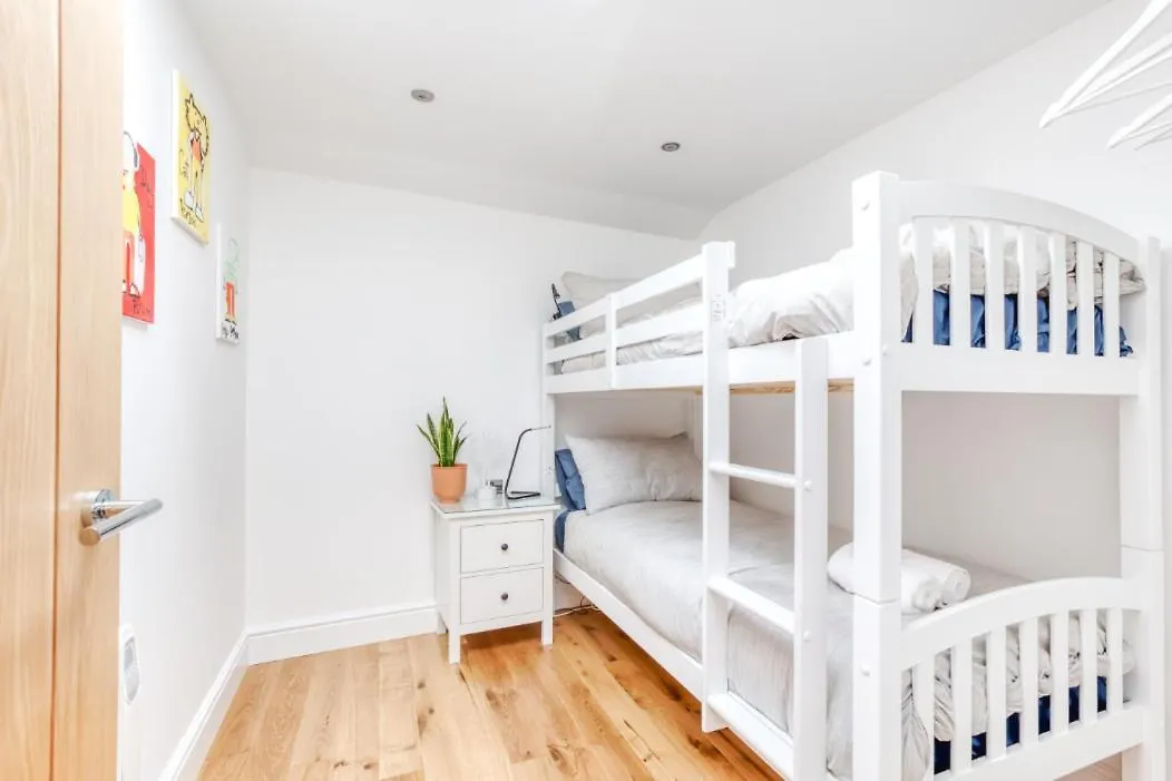 אדינבורו Central Bright 3 Bed Flat With Pool & Parking דירה